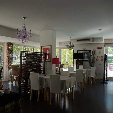 安纳帕亚酒店 4* 利尼亚诺萨比亚多罗